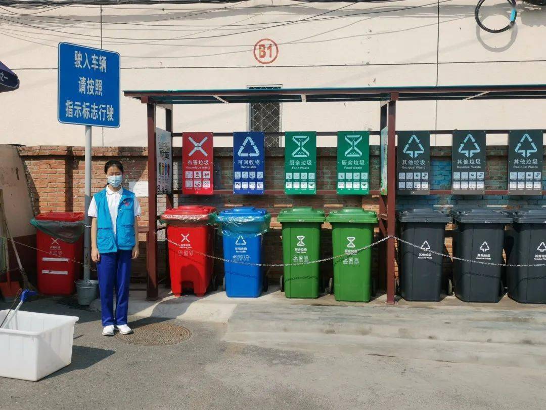 干净整洁的校园垃圾桶4
