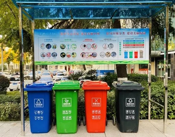 干净整洁垃圾桶