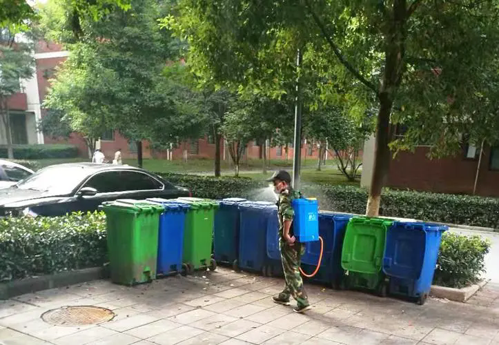 垃圾桶消毒4