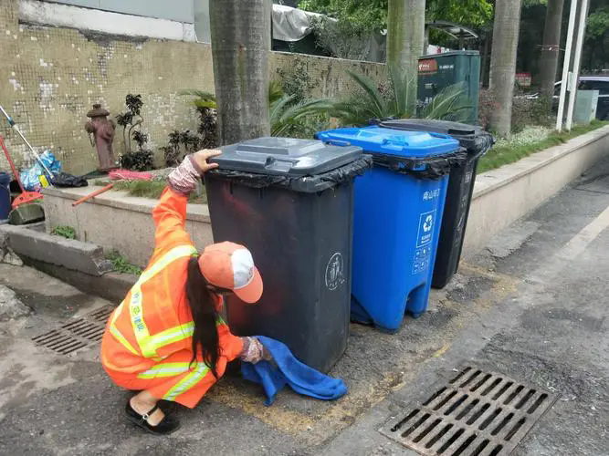 垃圾桶清洗