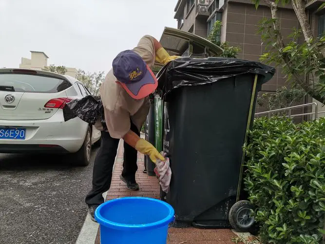 垃圾桶清洗