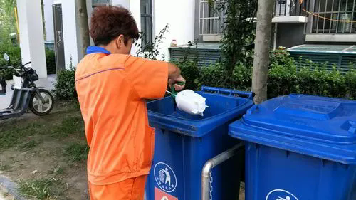 垃圾桶清洗2